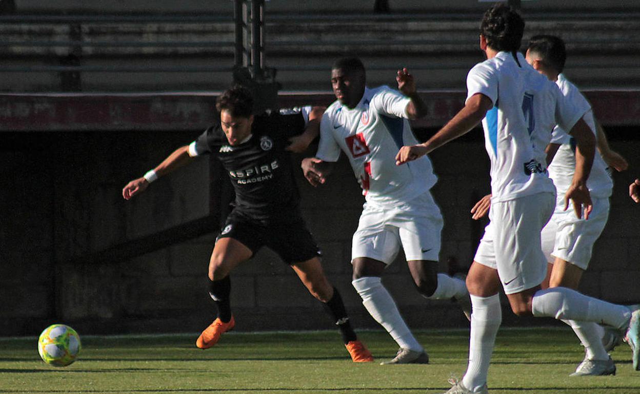 Mario Sánchez se queda como el único lateral derecho de la plantilla.