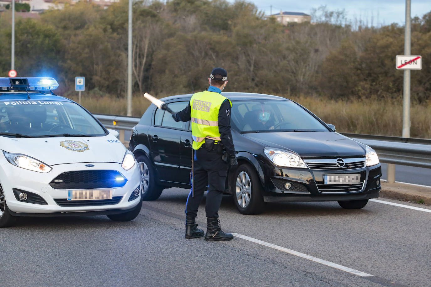 Fotos: Controles de acceso a León