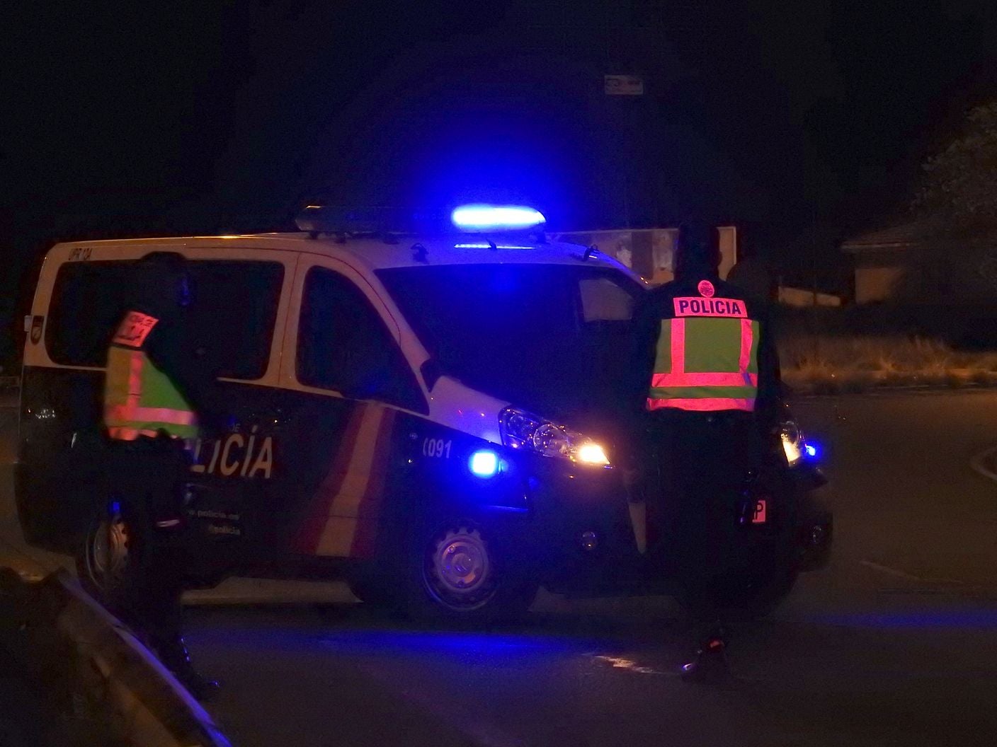 Efectivos de la Policía Nacional y la Guardia Civil han iniciado, pasada le medianoche, controles en las 'fronteras' de León y San Andrés del Rabanedo. Los controles tienen como objeto mantener el confinamiento perimetral de la población debido a la propagación de la pandemia en estas zonas de la provincia.