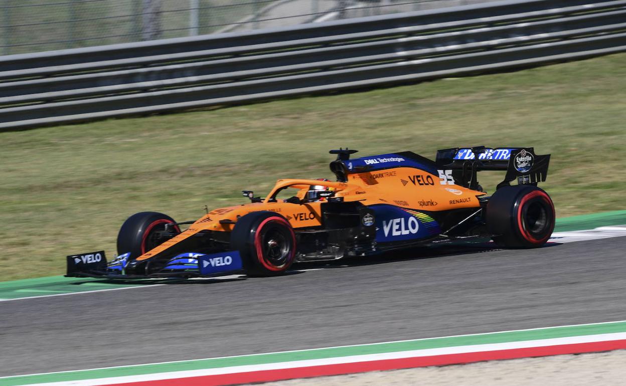 Carlos Sainz, al volante de su McLaren. 