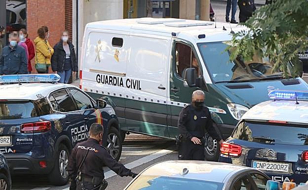 Galería. Movilización policial por el traslado de un detenido en Comisaría. 