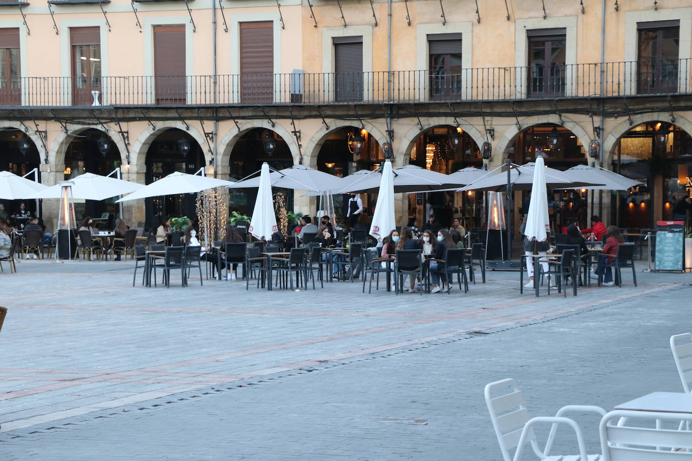 Ambiente en León capital este sábado. 