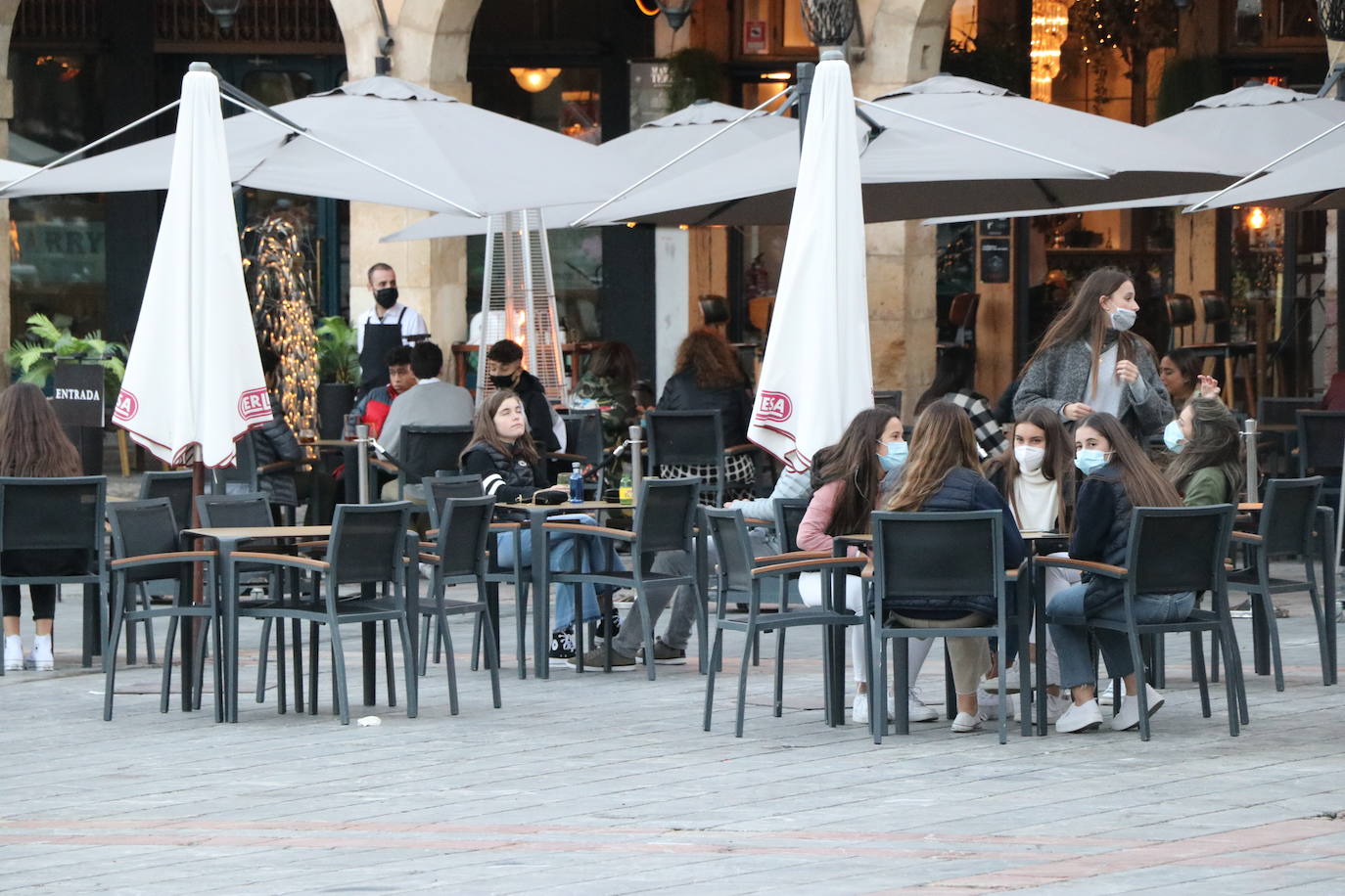 Ambiente en León capital este sábado. 