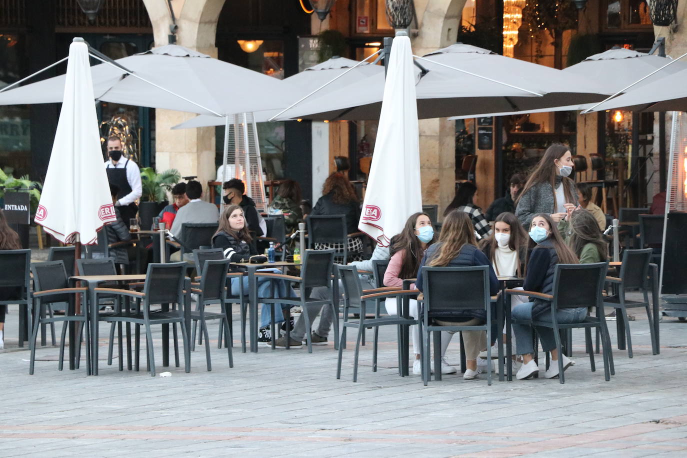 Ambiente en León capital este sábado. 