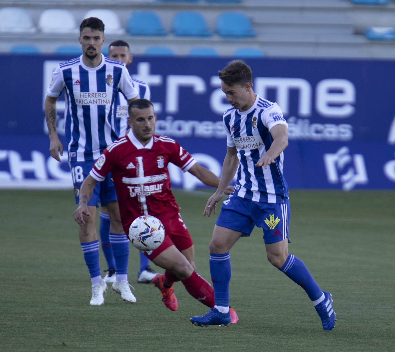 El equipo berciano vio rota su racha de triunfos en un partido donde su rival fue mejor.