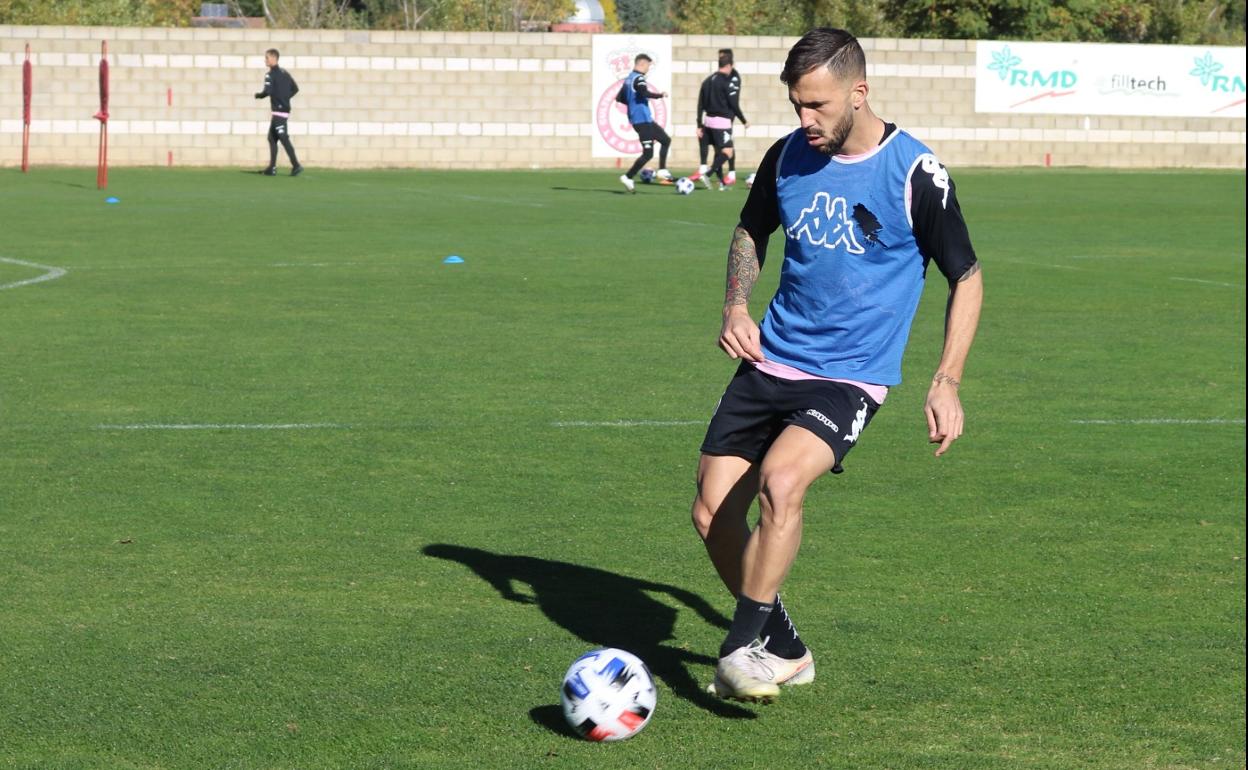 Dioni Villalba, durante el entrenamiento de esta mañana en León.