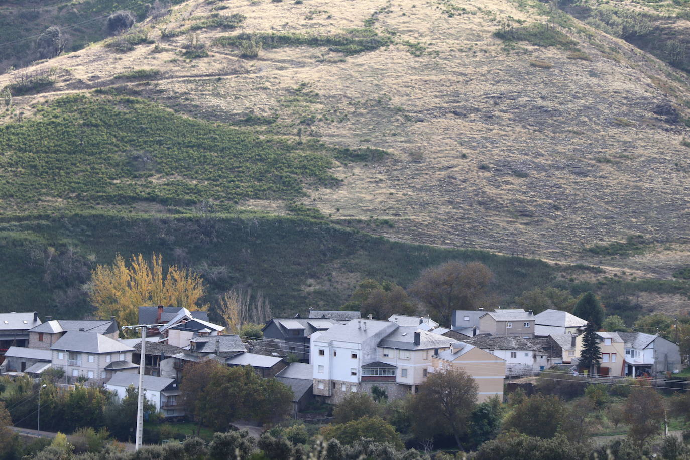 Esta zona de la provincia de León todavía recuerda cómo las llamas acabaron con más de 10.000 hectáreas.