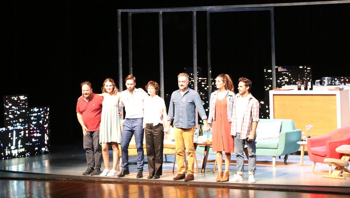 Los actores de 'Perfectos Desconocidos' se subieron a las tablas del Auditorio Ciudad de León.