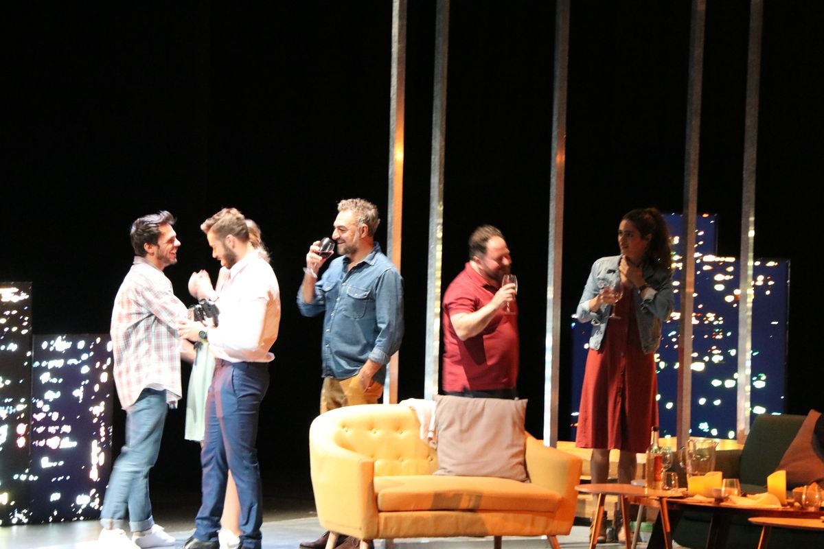 Los actores de 'Perfectos Desconocidos' se subieron a las tablas del Auditorio Ciudad de León.