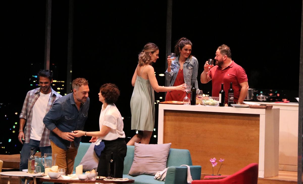 Los actores de 'Perfectos Desconocidos' se subieron a las tablas del Auditorio Ciudad de León.