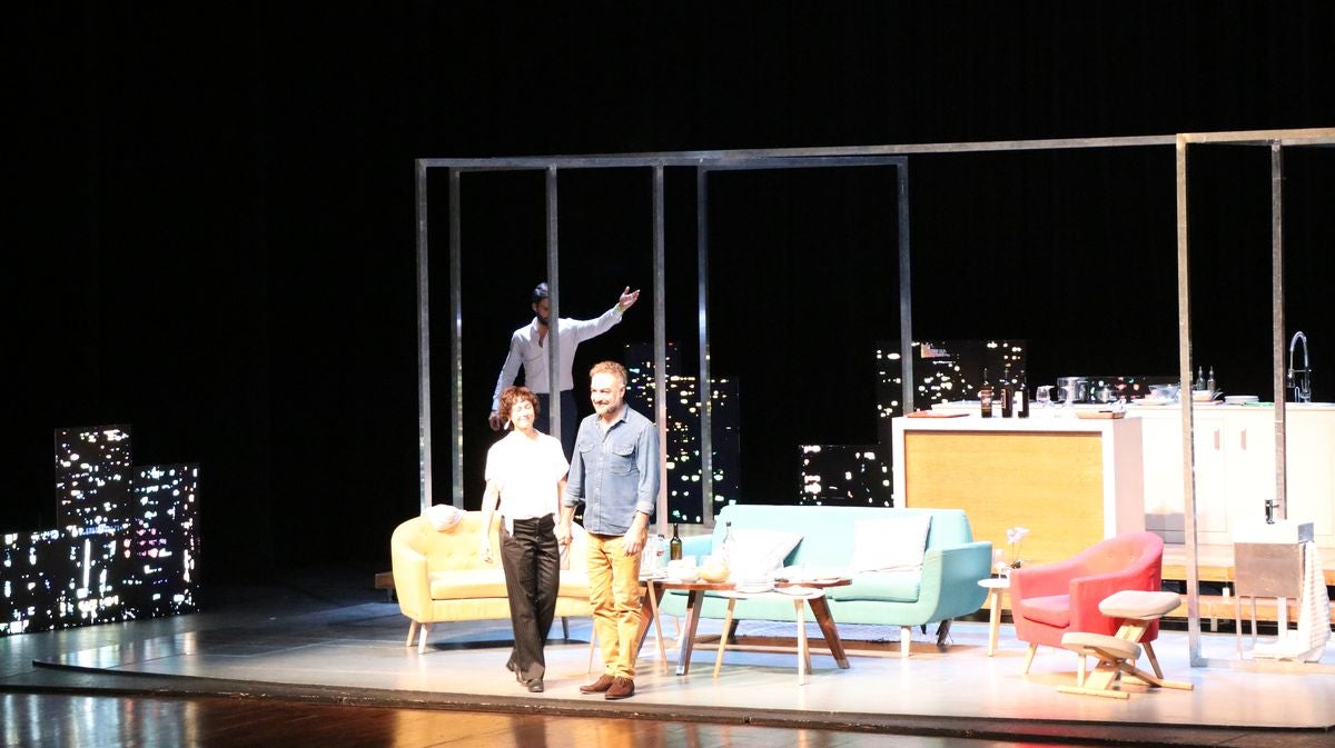 Los actores de 'Perfectos Desconocidos' se subieron a las tablas del Auditorio Ciudad de León.