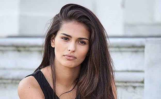 Sara Salamo luce su segundo embarazo. 