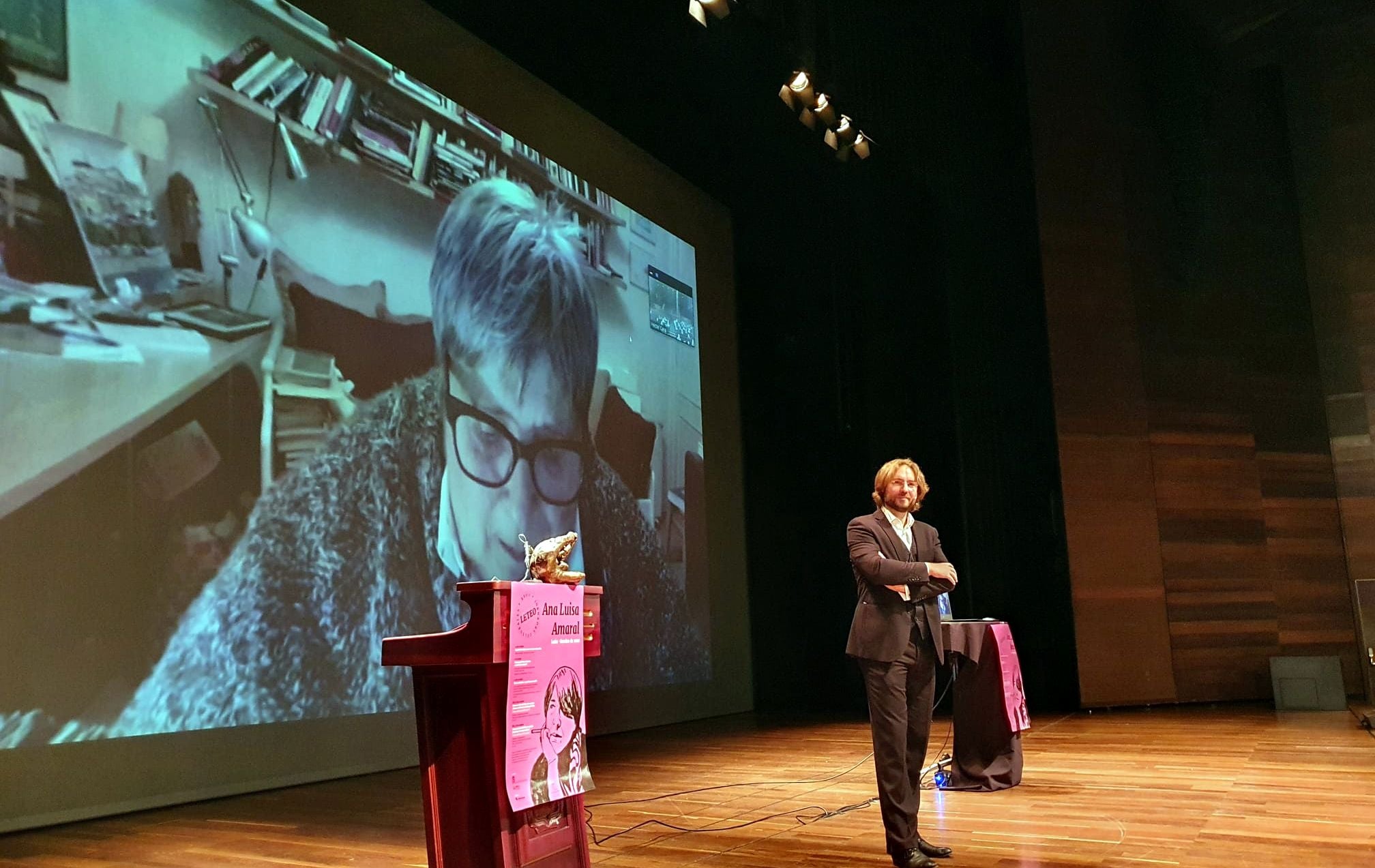 La poetisa portuguesa Ana Luisa Amaral, que no ha podio acudir al acto por las restricciones del covid, ha recibido el galardón