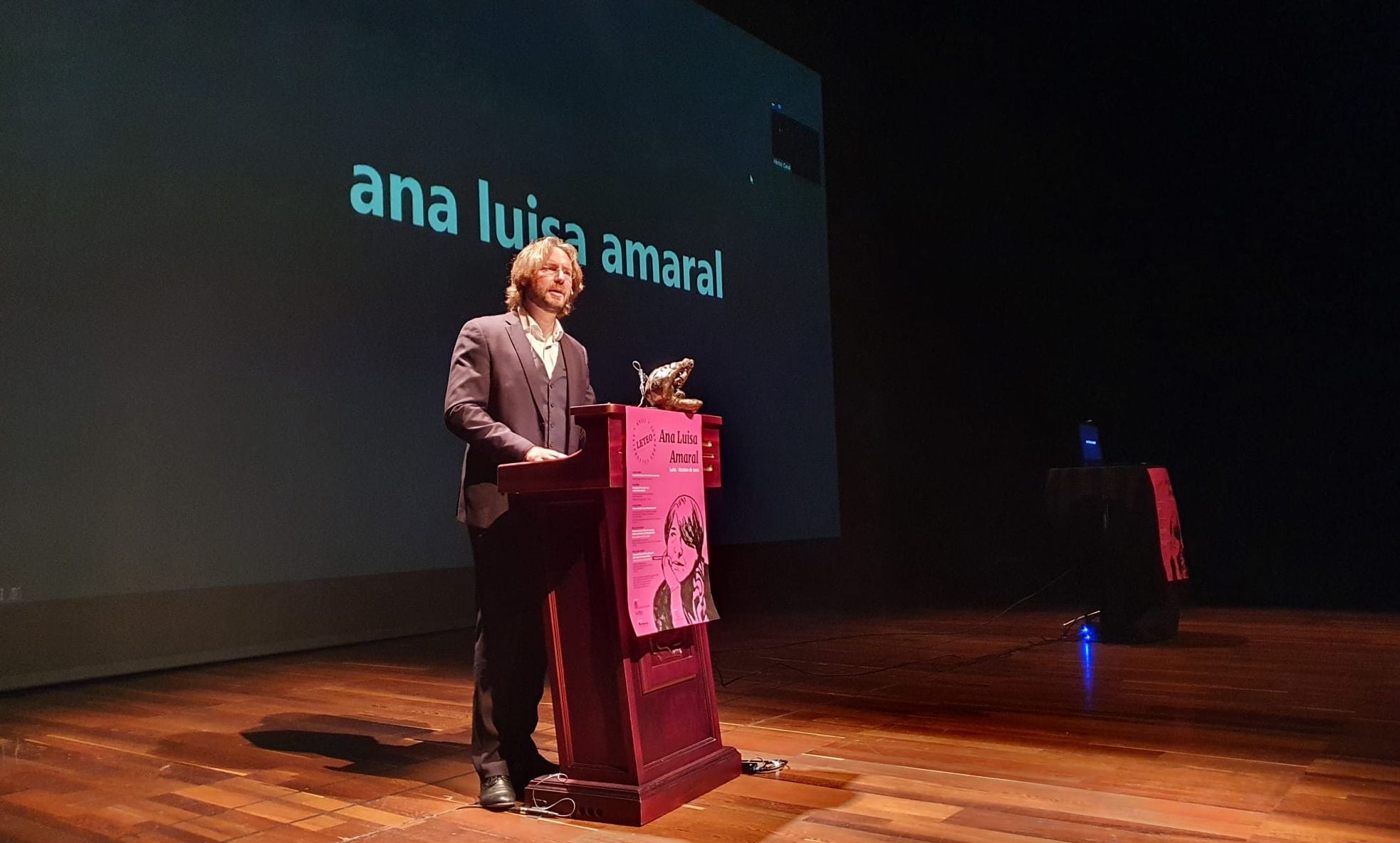 La poetisa portuguesa Ana Luisa Amaral, que no ha podio acudir al acto por las restricciones del covid, ha recibido el galardón