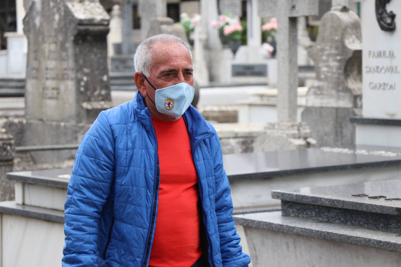 Aurelio, en el Cementerio de León. 