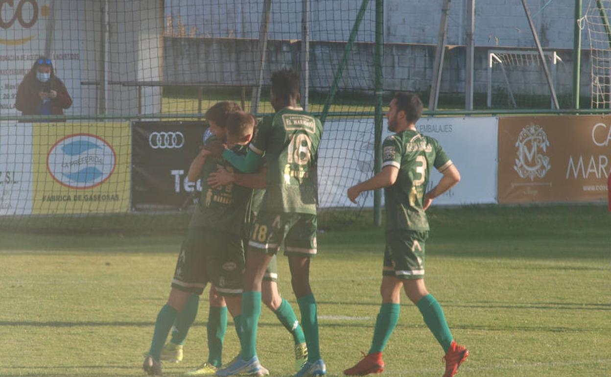 Los jugadores del Atlético Astorga celebran uno de los goles.