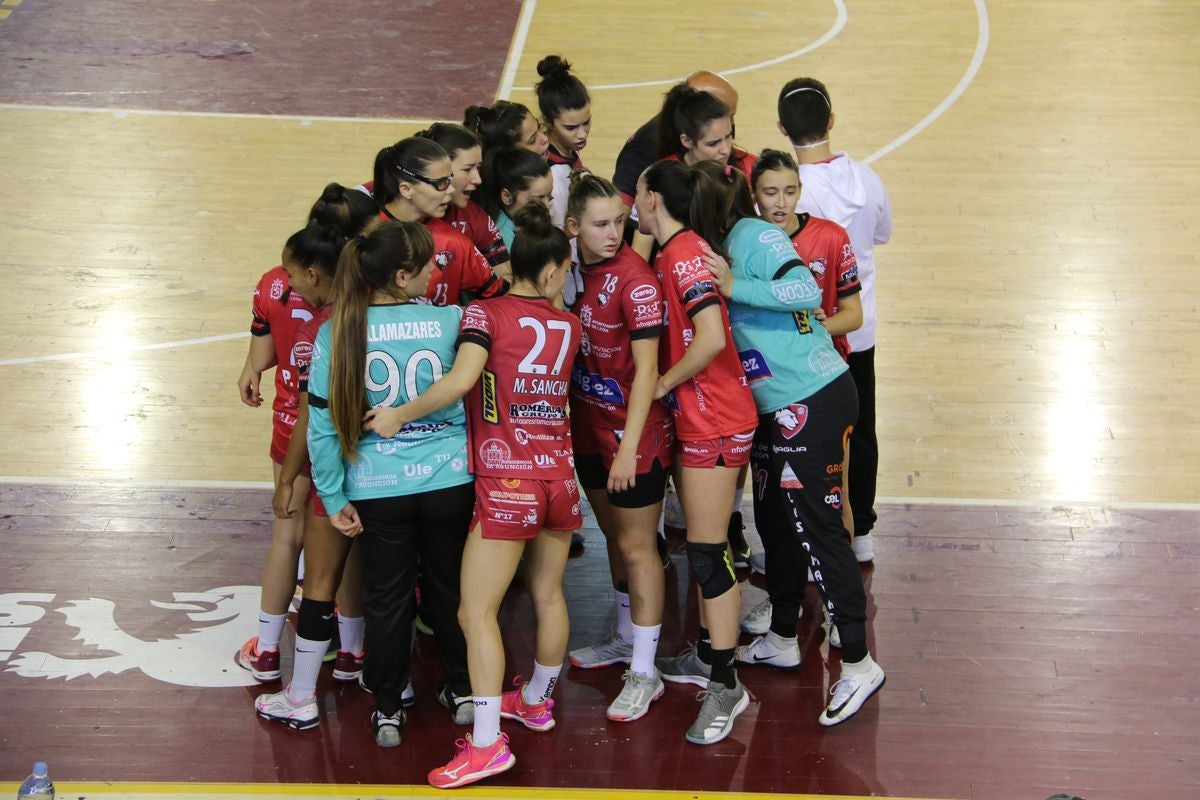 Fotos: El Rodríguez Cleba estrena la temporada ante el Handvall