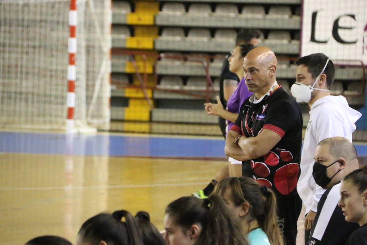 Fotos: El Rodríguez Cleba estrena la temporada ante el Handvall