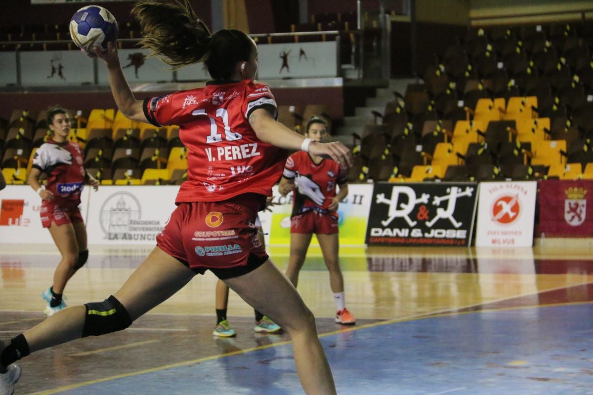 Fotos: El Rodríguez Cleba estrena la temporada ante el Handvall