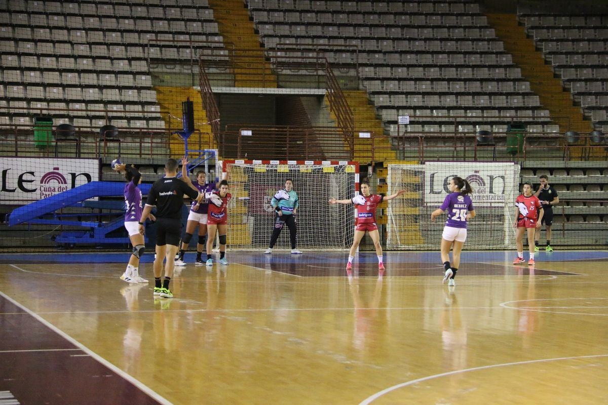 Fotos: El Rodríguez Cleba estrena la temporada ante el Handvall