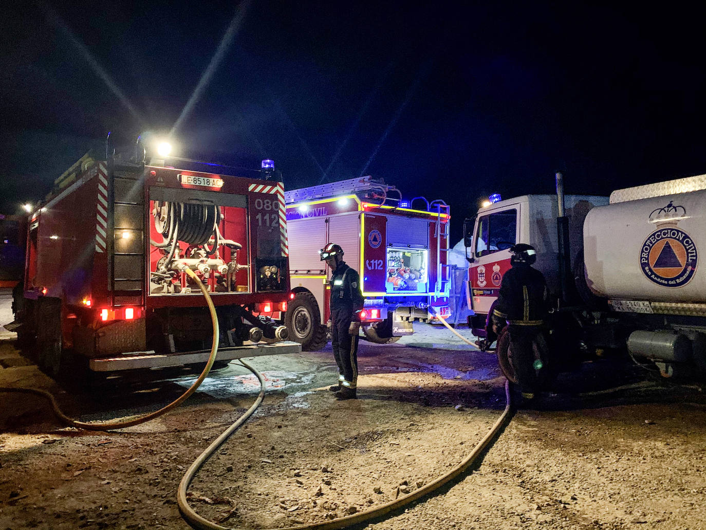 Fotos: Fuego en una nave en San Andrés