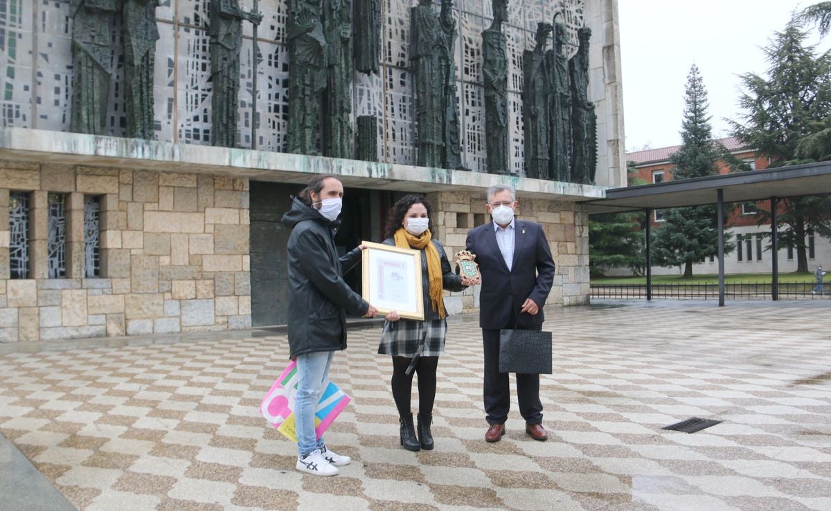 Fotos: Homenaje de Valverde de la Virgen a Andrea Marcos