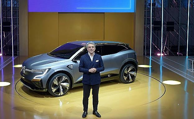 Luca de Meo, ante el nuevo Megane eVision