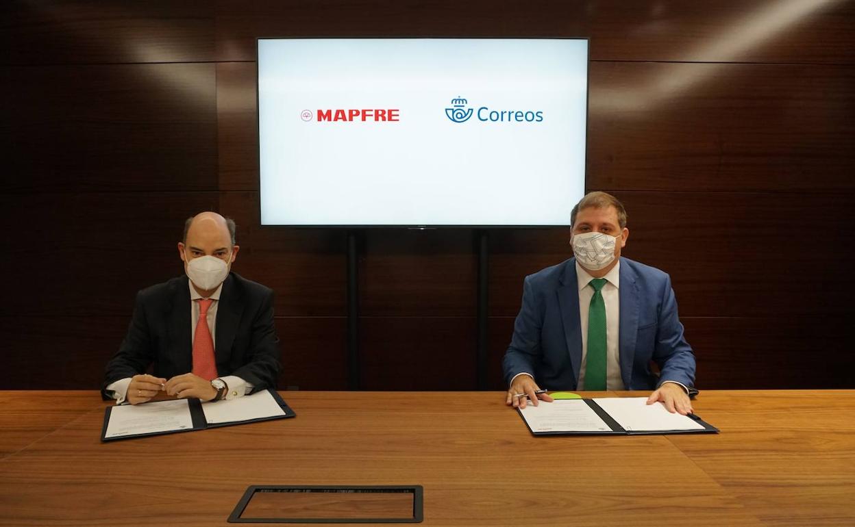 Correos ofrecerá en sus oficinas la posibilidad de contratar seguros con Mapfre.