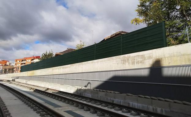 Pantallas acústicas instaladas en paralelo a la avenida Párroco Pablo Diez.