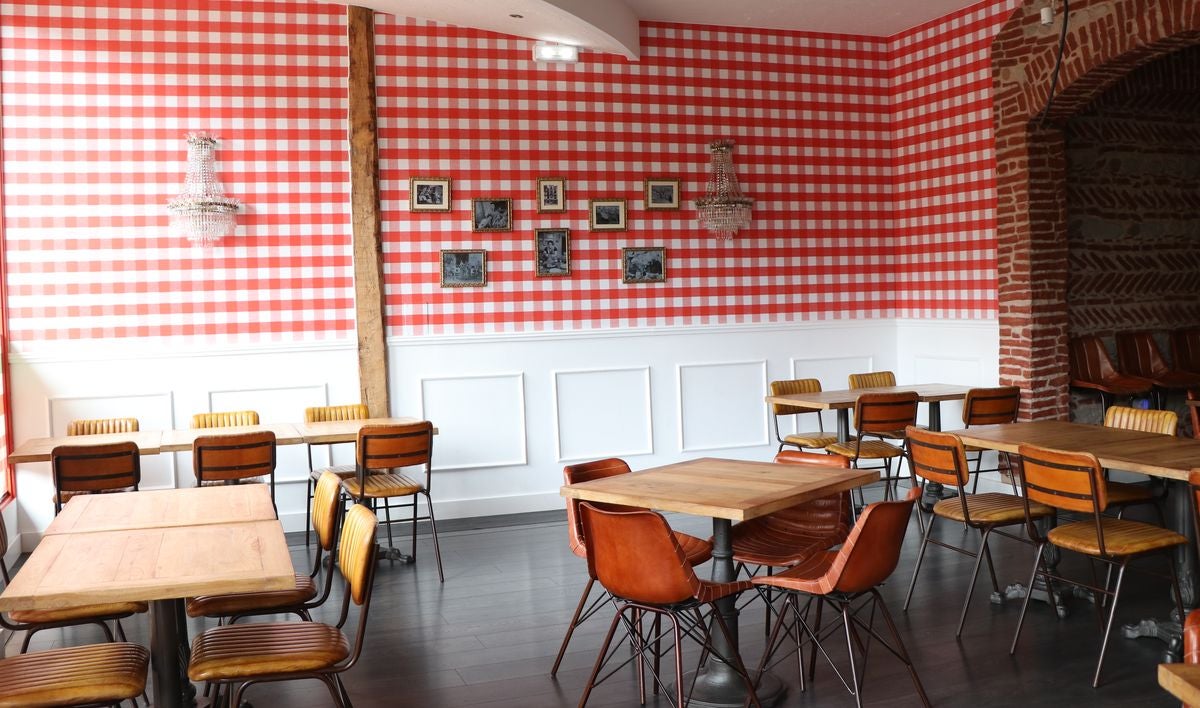 El restaurante Italia Mia ofrece la mejor comida italiana para disfrutar en el salón de tu casa.