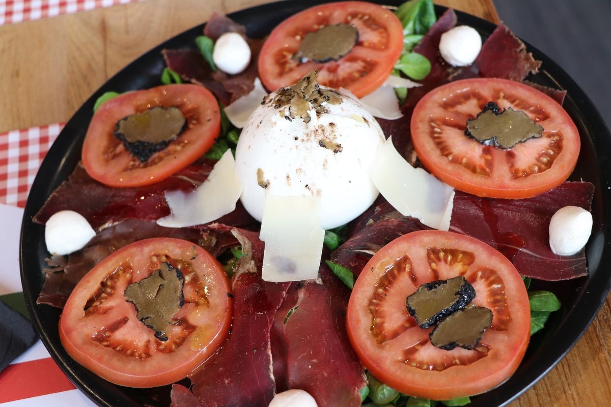 El restaurante Italia Mia ofrece la mejor comida italiana para disfrutar en el salón de tu casa.