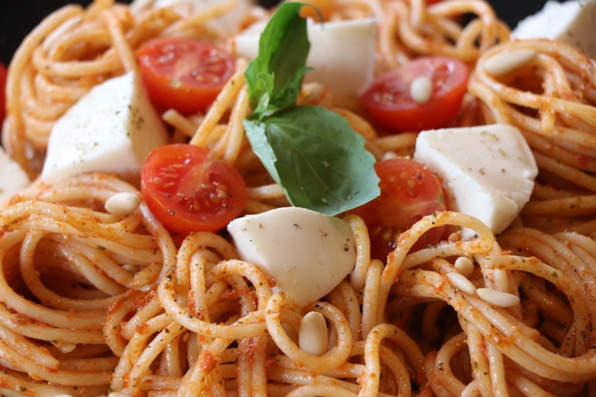 El restaurante Italia Mia ofrece la mejor comida italiana para disfrutar en el salón de tu casa.