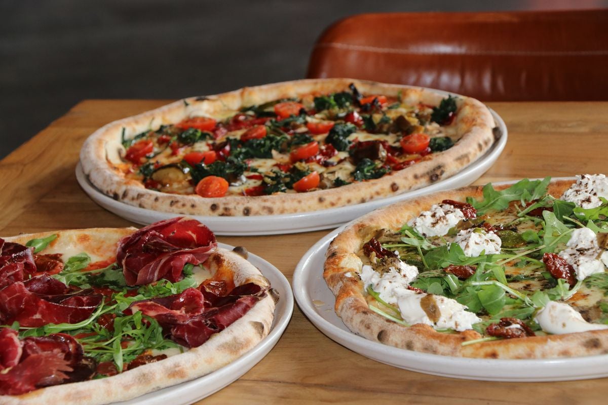 El restaurante Italia Mia ofrece la mejor comida italiana para disfrutar en el salón de tu casa.
