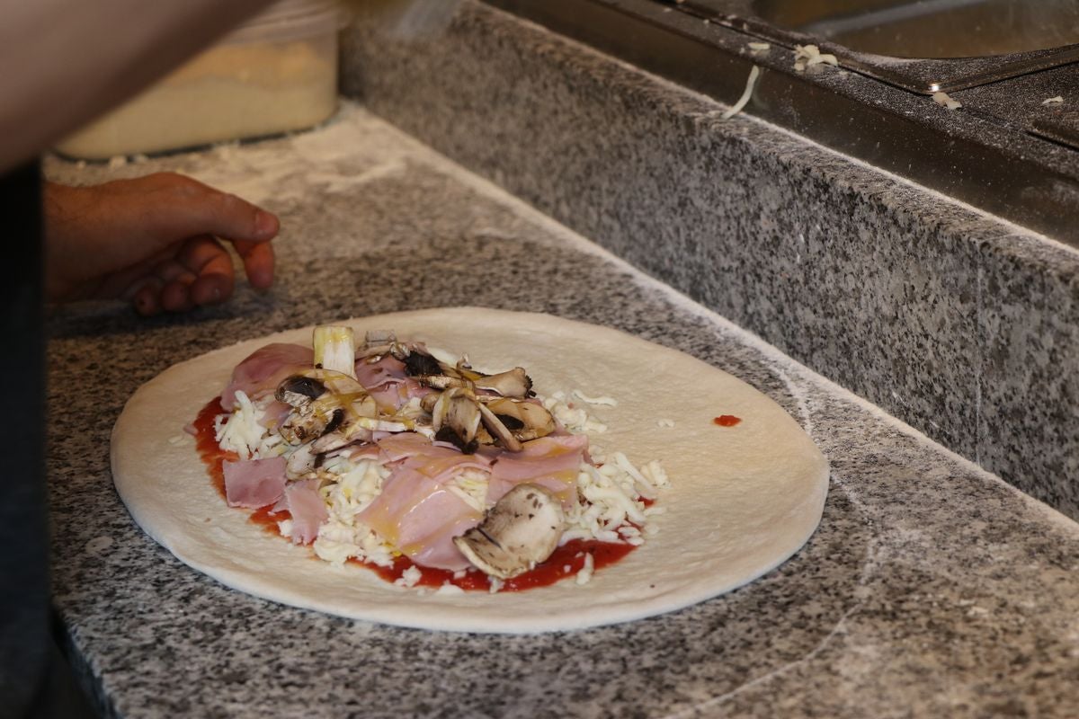 El restaurante Italia Mia ofrece la mejor comida italiana para disfrutar en el salón de tu casa.
