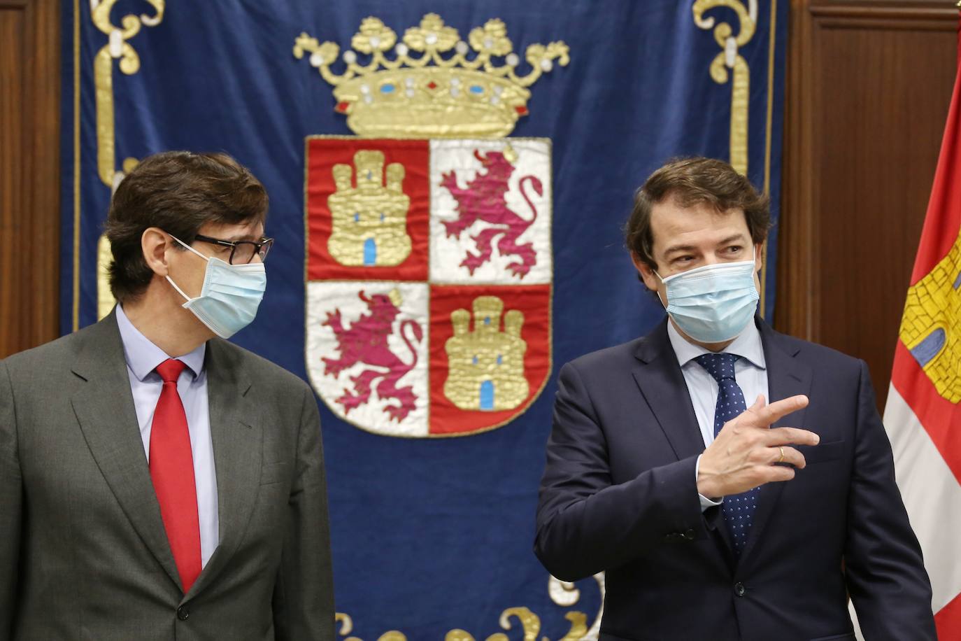 La Junta implantará este fin de semana el toque de queda y levantará los confinamientos perimetrales. Mañueco precisa que se busca el instrumento jurídico y avanza la aplicación de medidas tras una reunión con Salvador Illa. 