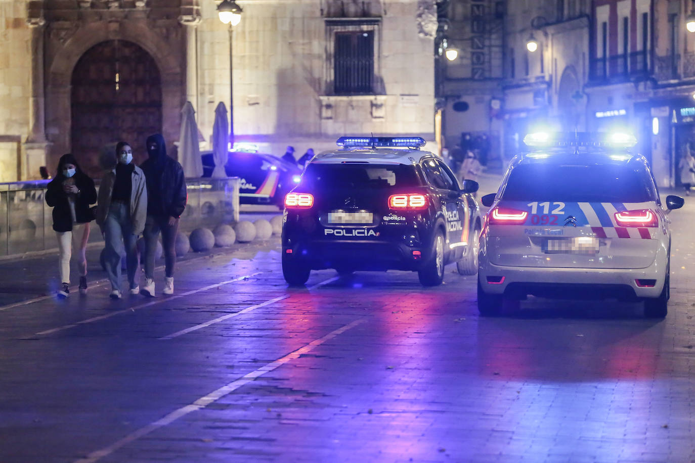 El fotógrafo leonés refleja los primeros instantes del toque de queda en León capital