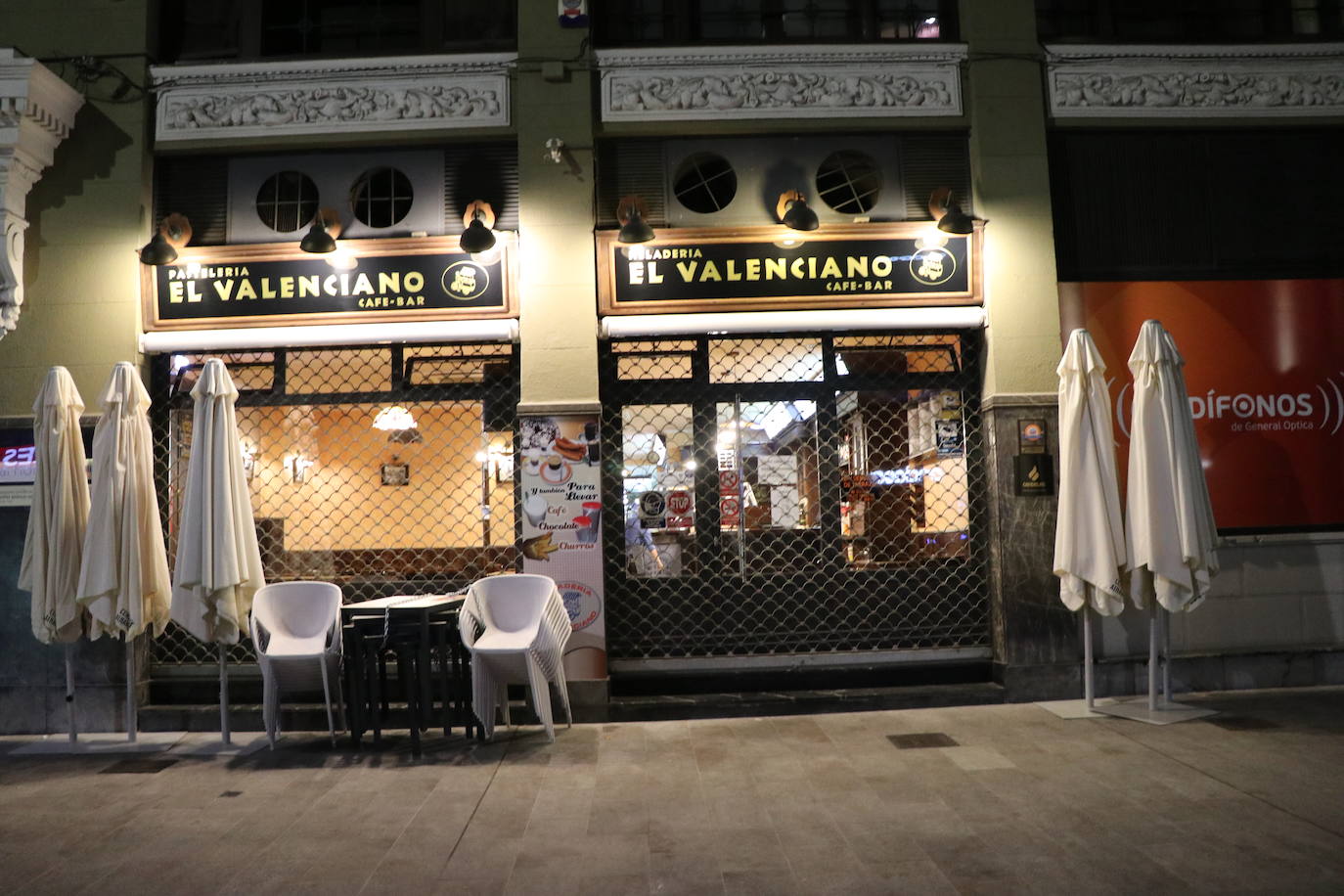 La población tiene prohibido salir de sus casas hasta las seis de la mañana