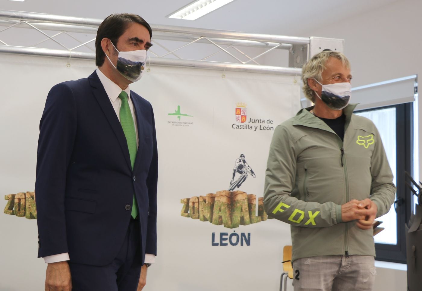 Jesús Calleja lanza el proyecto 'Zona Alfa León' con una inversión de 1,2 millones de euros. Abarcará 320 kilómetros en municipios de La Robla, Carrocera y La Pola. El proyecto, respaldado económicamente por la consejería de Fomento, girará sobre un trazado de más de 300 kilómetros para bicis de montaña y tendrá un impacto económico de 8 millones de euros y 85.000 visitantes al año.