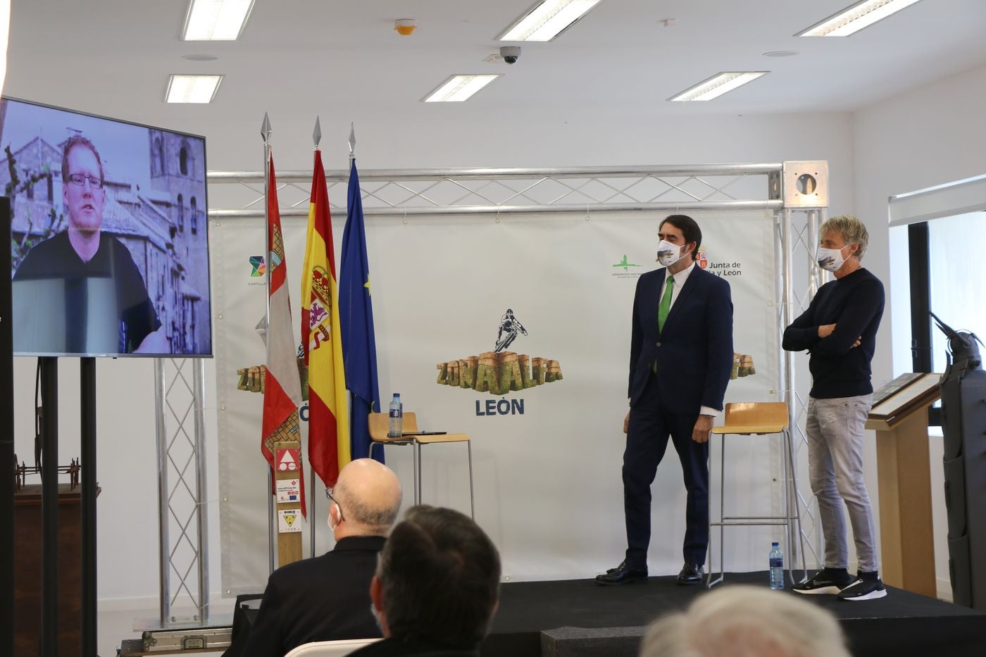 Jesús Calleja lanza el proyecto 'Zona Alfa León' con una inversión de 1,2 millones de euros. Abarcará 320 kilómetros en municipios de La Robla, Carrocera y La Pola. El proyecto, respaldado económicamente por la consejería de Fomento, girará sobre un trazado de más de 300 kilómetros para bicis de montaña y tendrá un impacto económico de 8 millones de euros y 85.000 visitantes al año.