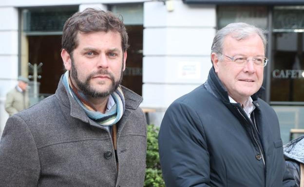 Los senadores Santiago y Silvan., dos de los tres parlamentarios leoneses por el PP. 