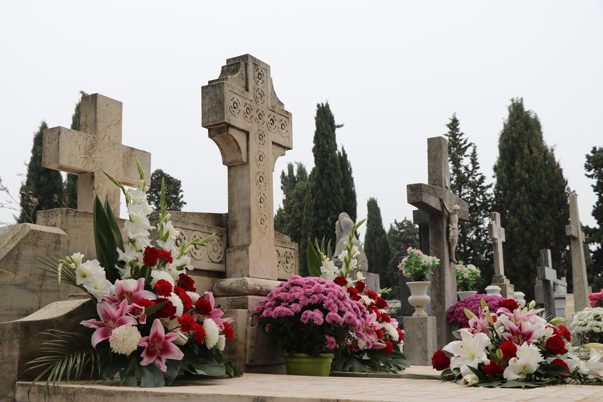 Fotos: Víspera de Todos los Santos en el cementerio de León