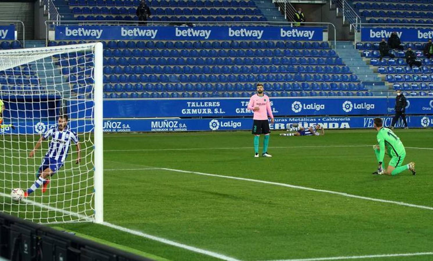 Fotos: Las mejores imágenes del Alavés-Barcelona