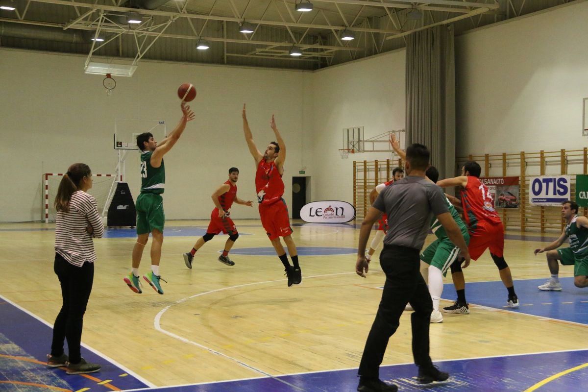 El club baloncesto Reino de León se estrena en la liga EBA esta temporada en el polideportivo San Esteban.