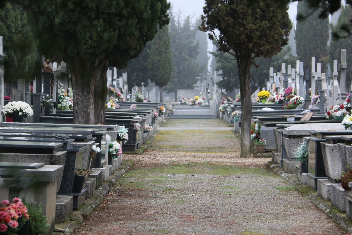 Los leoneses se han acercado hasta el cementerio de Puente Castro en este Día de Todos los Santos