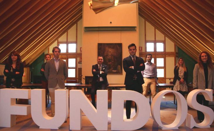 Galería. De izq a derecha, la directora área de museos y colecciones, Noemí Martínez; el subdirector general de Fundos, Adrián Abad; el director de administración y gestión económica, Ignacio Galarraga; marketing, comunicación, Cristina González. Segunda Fila; exposiciones y colecciones, Carlos Varela; El director general de Fundos, José María Viejo; administración y gestión económica, Héctor Álvarez y la secretaria de dirección, Leticia González; todos ellos forman parte del equipo de Fundos.