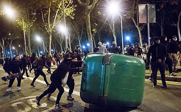 Imagen principal - Altercados en distintas ciudades de España 