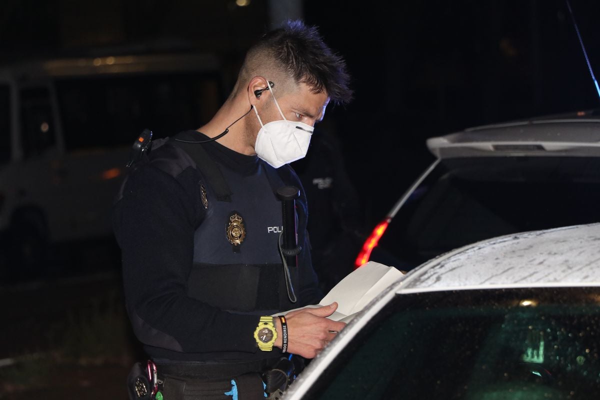 Cristian, durante una de las paradas a los vehículos. 