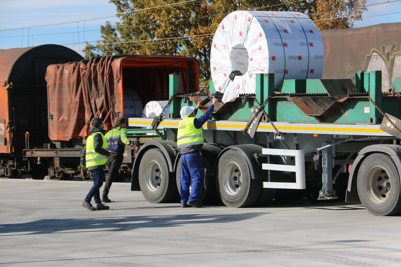 Fotos: Primer tren con salida desde Coated Solutions León