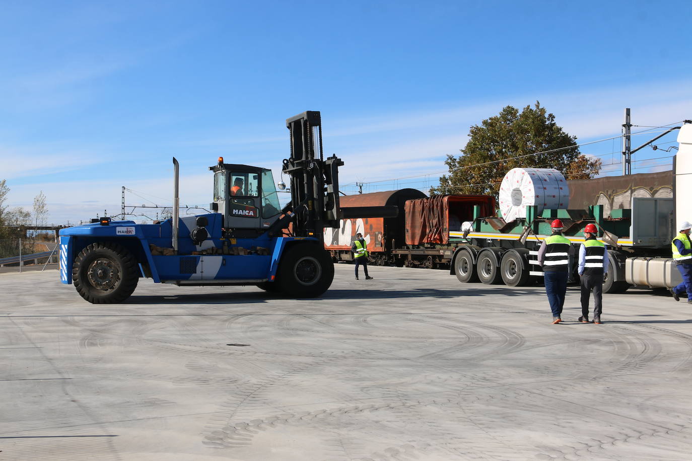 Fotos: Primer tren con salida desde Coated Solutions León