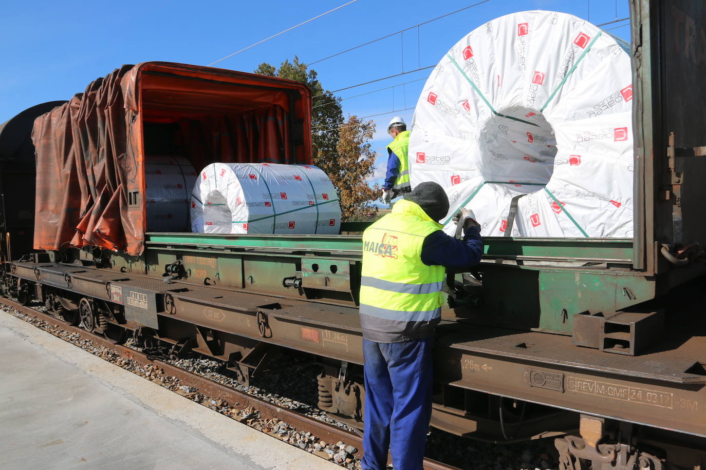 Fotos: Primer tren con salida desde Coated Solutions León